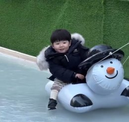 SNOWMAN SNOW SLIDE กระดานสไลด์เป่าลมตุ๊กตาหิมะ