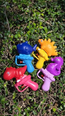 ปืนฉีดพ่นน้ำ อาวุธใหม่ของเล่นเด็กดีไซน์เท่ไม่ซ้ำใคร