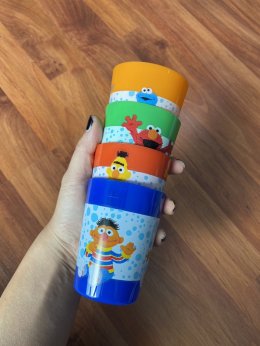 แก้วน้ำพลาสติก elmo เซ็ต 4 ใบ แถมแปรงที่มีที่ขูดลิ้นในตัว