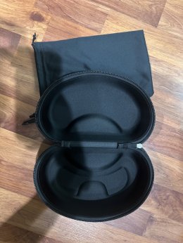 กล่องแว่นสกี แถมถุงผ้าใส่แว่นป้องกันเลนส์แว่นเป็นรอย 