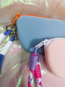 เคสซิลิโคนใส่แว่นพร้อมสายคล้องมือ