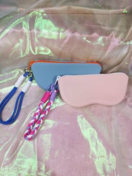 เคสซิลิโคนใส่แว่นพร้อมสายคล้องมือ
