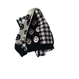 ผ้าพันคอ Black Smiley Scarf