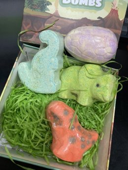 Dino bathbombs set ( set 4 ลูก)สำหรับเด็กที่ชอบไดโนเสาร์ 