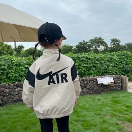 เสื้อแจ็คเก็ต AIR JACKET ด้านนอกเป็นผ้าแบบผ้าร่ม