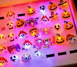 Set แหวนHalloween มีไฟ 10 ชิ้น (random ลายให้ค่ะ) (TOY469)