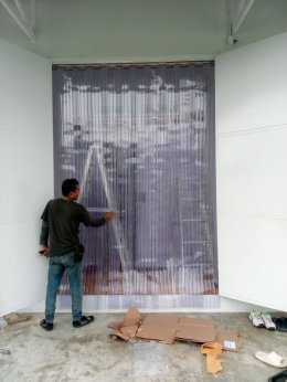 จำหน่าย และติดตั้งม่านกันแมลง ม่านทนเย็น ม่านอากาศ