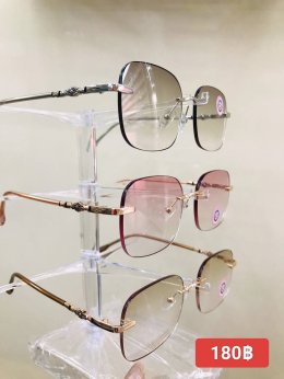 กดที่นี่เพื่อเข้าดูแบบ แว่นตากรองแสง เลนส์ออโต้