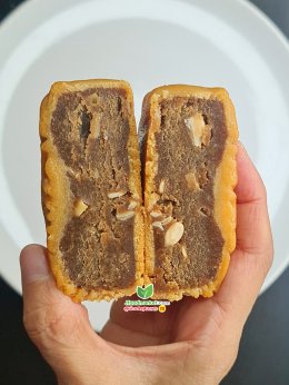 Vegan mooncakes