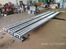 Gravity roller conveyor