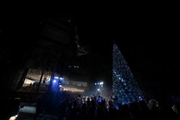 연말에 행복을 전하는 '낫 미리아 - 잼 라차타' 럭셔리 주얼리를 착용하고 “BEAUTY GEMS CHRISTMAS TREE LIGHTING CEREMONY” 이벤트에 참여해보세요.