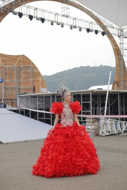 "Sai KPN", the representative of Thailand, leads the "Li-Kay" show at the global event 2022 Gyeryong World Military Culture Expo