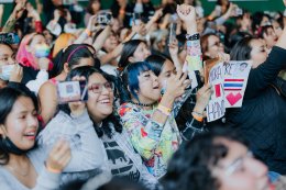 4MIX makes Mexico boil! The hottest show concert sends T-POP to the international level. Music fans flock to welcome the great FLASH MOP phenomenon in the heart of the city.