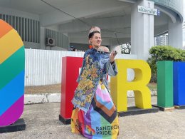 イングファ・シャーロット・ブコ・ラサミカエエンターテイナーを率いるバンコク プライド フェスティバル 2024 では、LGBTQIAN+ のカラフルな人々が平等の虹の旗を振ります。星を描き、歴史を変え、指定された性別に応じて尊厳に対するスタンスを発表します。