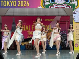 BNK48 & CGM48 Feat. Keng Tachaya promotes Thainess Ready to show off the cutest dance moves Launching a single, this cute, it's yours, on stage at Thai Festival Tokyo 2024.