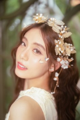 QRRA serves the most tender happiness in the new single "Happy We Day", bringing in "Henri PROXIE" to play the role of Cupid in the MV.