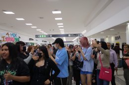 4MIX Band delighted with Mexican fans crowding at the airport Preparing for a special show on May 5