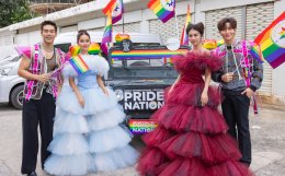 Waii-Ohm-Chompoo，PRIDE NATION SAMUI 的代表，在 LGBTQIAN+ 公眾的力量下參加 2024 年曼谷驕傲節遊行。