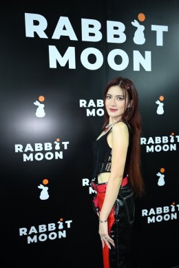 RABBIT MOON은 POP OVER THE MOON, Lets Journey To The Moon 이벤트를 조직하여 태국 음악을 국제적 수준으로 끌어올리는 등 음악 산업에 큰 현상을 일으키고 있습니다.