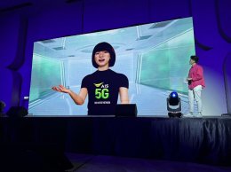 "I Irene" Metaverse Human joins the first real-time live talk in Thailand. With the potential and speed of the 5G smart network as the AIS Family in the event "iCreator Conference 2022", reinforcing the breakthrough from AIS, the real 