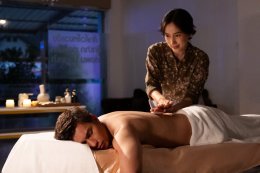 A real massage. Oh Anuchit secretly fell asleep, very embarrassed!! Nest Nisachon massages to tighten love in the drama Do you know P'Yajai?