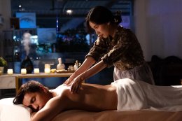 A real massage. Oh Anuchit secretly fell asleep, very embarrassed!! Nest Nisachon massages to tighten love in the drama Do you know P'Yajai?