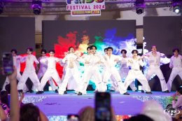 Y2Z TRAINNEE在芭達雅國際驕傲節2024的舞台上展示了​​男團的腳步，引起了鋪天蓋地的尖叫。