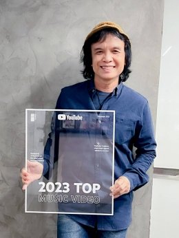 Krusala - Tai - Lamphloen thanks fans for supporting the Grammy Gold YouTube channel until it was in the Top 10 in the music video category, YouTube Thailand.