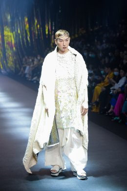 "เป๊ก ผลิต​โชค​" ร่วมเดินแบบงาน BIFW2022