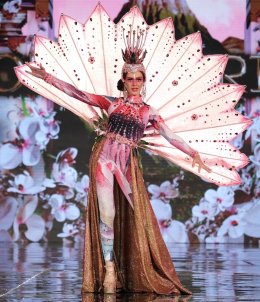 68の民族衣装「ミス グランド インターナショナル 2022」、驚くほど美しい、素晴らしいデザインの「ボスナワット」が、世界中のビューティー クイーン ファンが審査する投票を開始