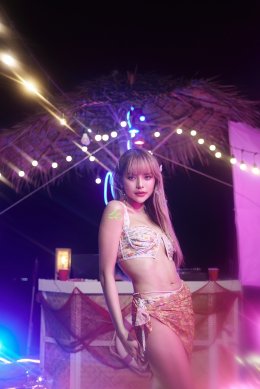 Prepare to be spicy!! Go with the petite Chili Kee Noo girl, "Muse Orapasaya" who comes in a bikini with the new song "Ying Talay".