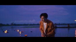 Benz MuangLoei released a new song. "Konka Roi Sai", visitors visit 100,000 views per day, pulling Mo Lam Ku Jin, the new model, Top Narakon X Dao Yong, playing MV