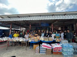 Beer Phromphong celebrates 30th birthday, donating items to heal flood evacuation centers