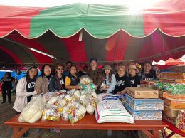 ビールプロンポンは30歳の誕生日を祝い、洪水の避難所を癒すために物資を寄付しました