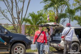 "Khaosan Land" goes to the area to hand over things Make flood victims in Khon Kaen Province happy for both the giver and the receiver