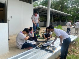 วันที่ 06 มีนาคม 2567 เป็นวันดีอีกหนึ่งวันที่พวกเราชาว CESTนิสิตและนักวิจัยจากศูนย์ฯ CEST,ESE,VISTEC ร่วมติดตั้งโคมไฟถนนโซลาร์เซลล์พร้อมเสาและขาจับ LED ที่ใช้ VISBAT ให้กับโรงเรียนกำเนิดวิทย์ (KVIS)