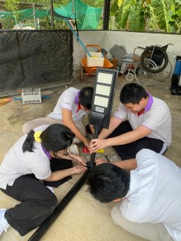 วันที่ 06 มีนาคม 2567 เป็นวันดีอีกหนึ่งวันที่พวกเราชาว CESTนิสิตและนักวิจัยจากศูนย์ฯ CEST,ESE,VISTEC ร่วมติดตั้งโคมไฟถนนโซลาร์เซลล์พร้อมเสาและขาจับ LED ที่ใช้ VISBAT ให้กับโรงเรียนกำเนิดวิทย์ (KVIS)