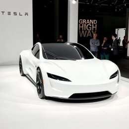 TRANSPORT: Tesla Roadster ซูเปอร์คาร์ไฟฟ้าเร็วแรง 4 ที่นั่ง ขับได้ไกล 1,000 กม.ต่อการชาร์จ 