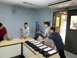 โครงการแสงสว่างแห่งปัญญาในทุ่งไกล: โครงการนี้มุ่งนำแสงสว่างและแหล่งเรียนรู้ไปยังโรงเรียนในชนบทของจังหวัดระยอง, ประเทศไทย เพื่อยกระดับการเข้าถึงการศึกษาและพลังงานสะอาดในชุมชนเหล่านี้ โครงการมอบโคมไฟพลังงานแสงอาทิตย์และแหล่งเรียนรู้ให้กับโรงเรียนไทยรัฐ