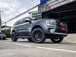 Ford Everest Mohawk WP953 Gloss Black & Matt Black