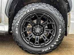 Mitsubishi Pajero MOHAWK WP953 Gloss Black & Matt Black