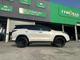 Toyota Fortuner V-RACING VZ01 Gloss Black & Matt Black