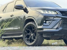 Toyota Fortuner V-RACING VZ01 Gloss Black & Matt Black