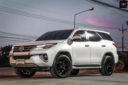 Toyota Fortuner V-RACING VZ01 Gloss Black & Matt Black