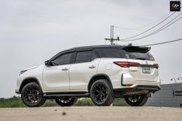 Toyota Fortuner V-RACING VZ01 Gloss Black & Matt Black