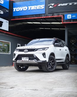 Toyota Fortuner  Mohawk WP953 Gloss Black & Matt Black