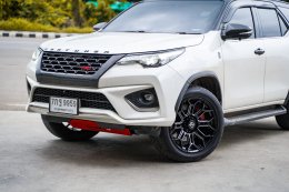 Toyota Fortuner  Mohawk WP953 Gloss Black & Matt Black