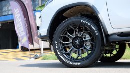 Toyota Fortuner  Mohawk WP953 Gloss Black & Matt Black