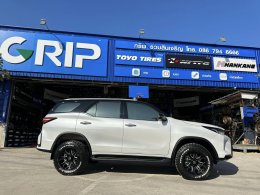 Toyota Fortuner  Mohawk WP953 Gloss Black & Matt Black