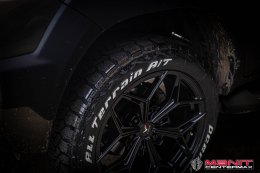 Toyota Revo V-RACING VZ01 Gloss Black & Matt Black